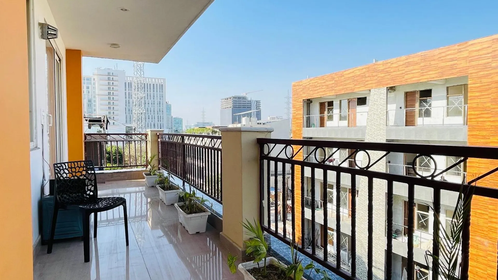 Bedchambers Medicity Serviced Apartments In Gurgaon Hindistan