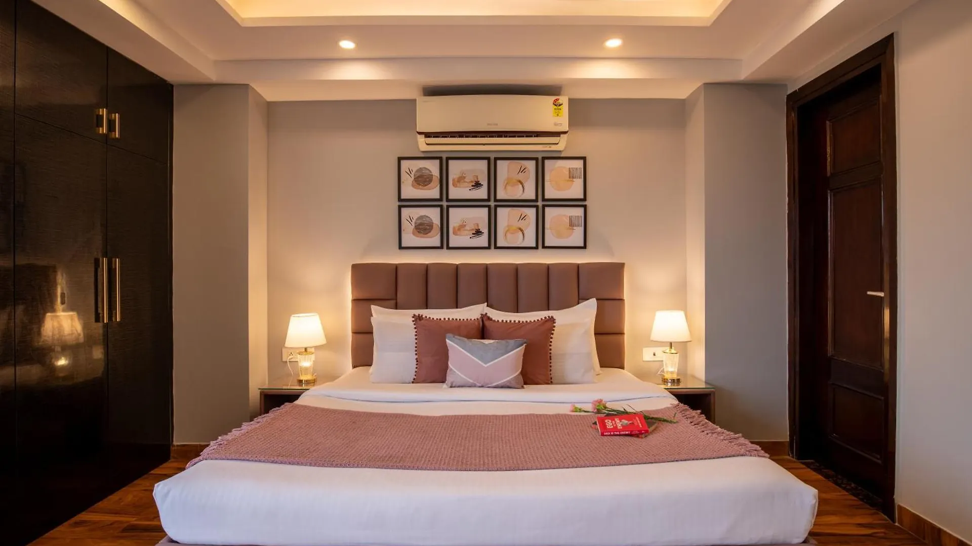 Bedchambers Medicity Serviced Apartments In Gurgaon Hindistan